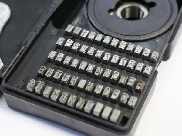 Prägebuchstaben, Segmenttypensatz, für Continuouse Sealer, incl. Typenrad  - Buchstaben erhaben